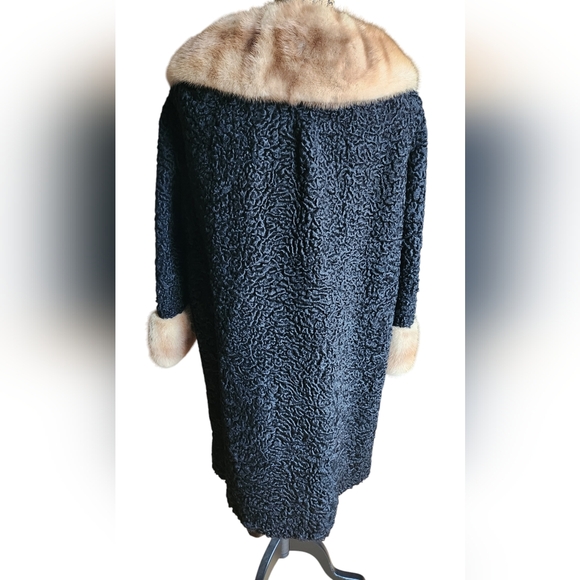 1950s Curly lamb wool and mink coat - Picture 3 of 16